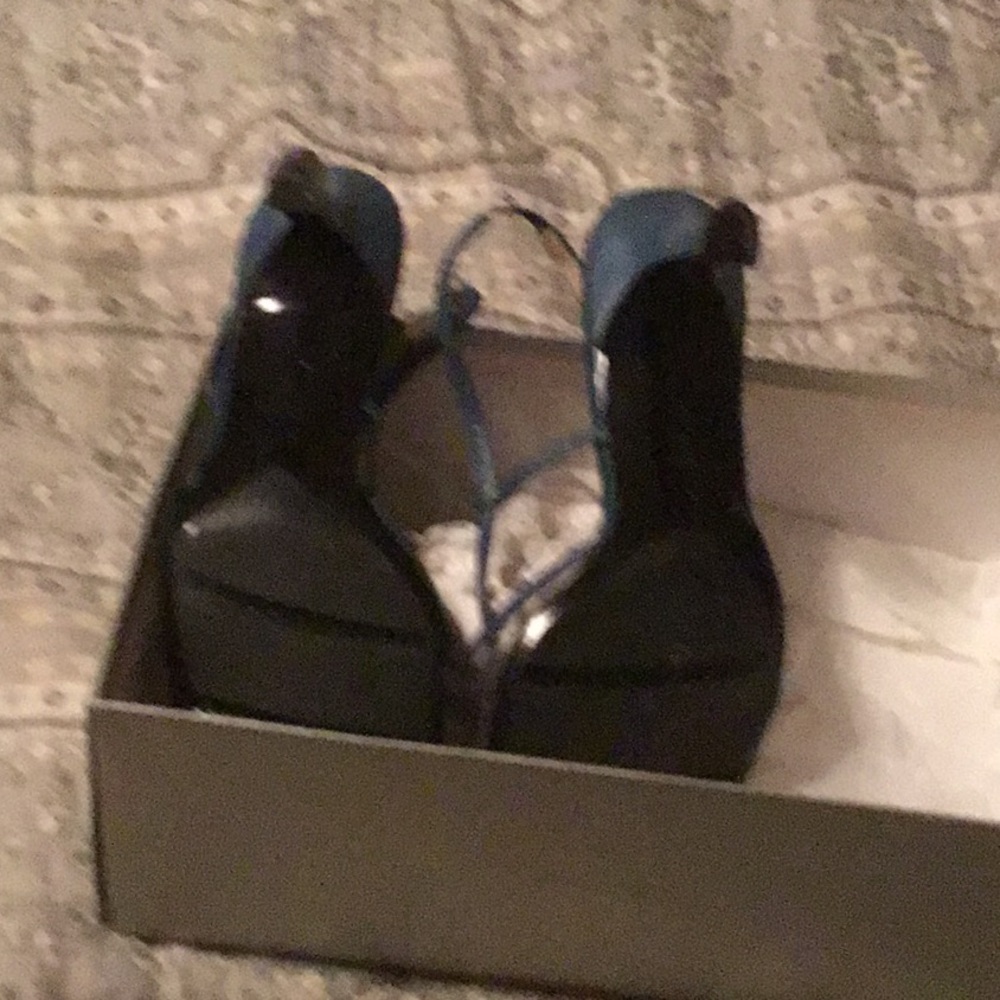 Sandals - Picture 2 of 3